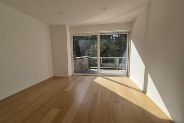 FOREST - FACE AU PARC - Photo 1