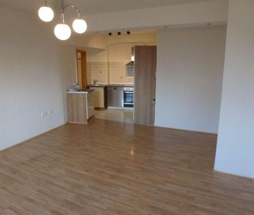 Freundliche, helle, modernisierte 2-ZKB-Whg mit EBK in Essen-City - Photo 2