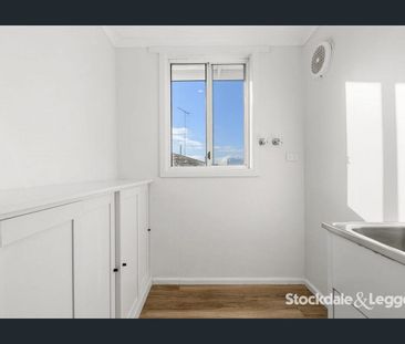 Renovated 3 Bedroom Family Home! - Photo 4