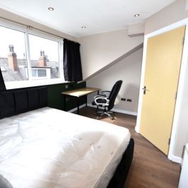 4 bedroom House in Thornville Street, Leeds - Photo 1