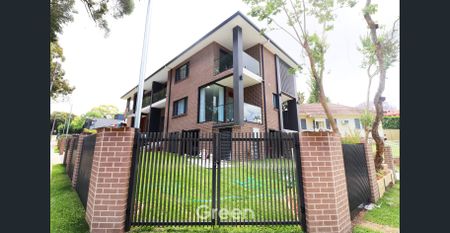 Modern, Stylish Five-Bedroom Duplex in Prime Meadowbank Location! - Photo 4