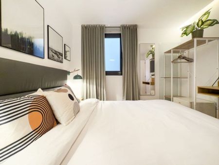 Luxury penthouse for rent in Barcelona, Spain - Photo 4