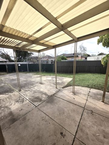 Spacious 3 Bedroom Home - Comfortable Living Awaits! - Photo 4