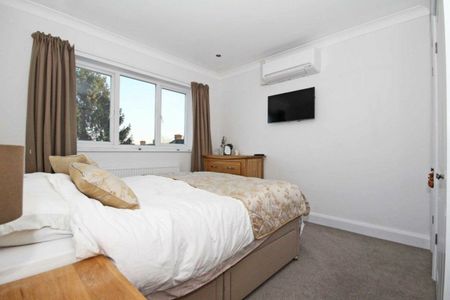 The Ridgeway, Acton, W3 - Photo 5