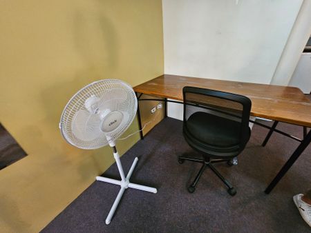 Students Only-Furnished Loft Style Courtyard Apartment - Photo 5