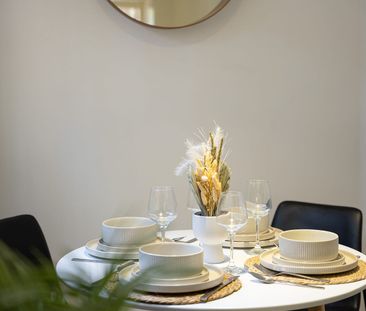 Furnished 3-Bedroom Home in Prime Surry Hills Location - Photo 4