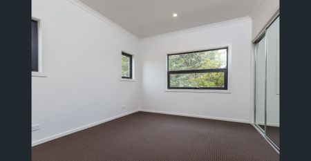 STUNNING TOWNHOUSE LIVING - Photo 3