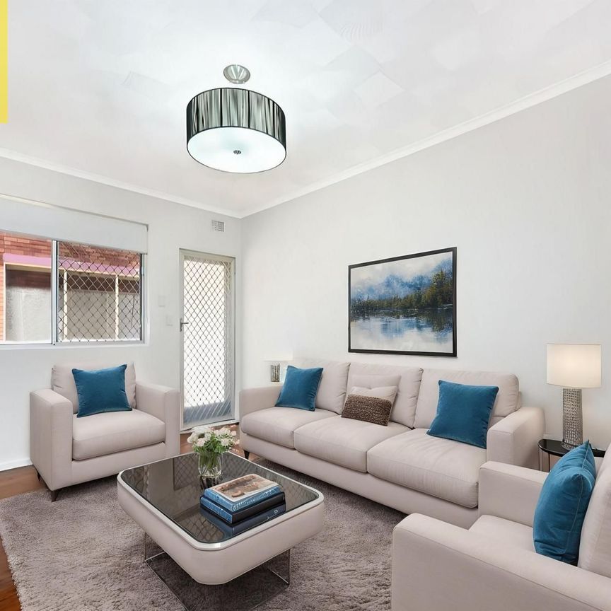Renovated 2 Bedroom apartment - Photo 1