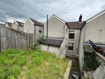 3 bedroom terraced house to rent - Photo 3