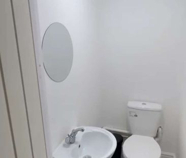 All Professional House Share - Bills Included - Bedford Street Room 4 - Photo 5