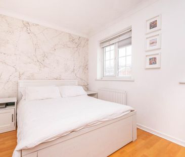 2 bedroom end of terrace house to rent - Photo 4