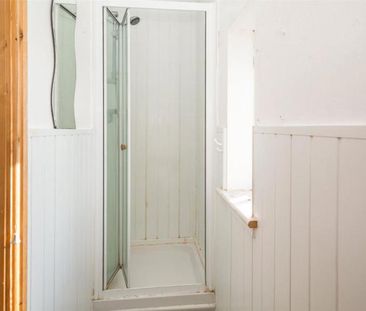 1 bedroom in a flat share to rent - Photo 6