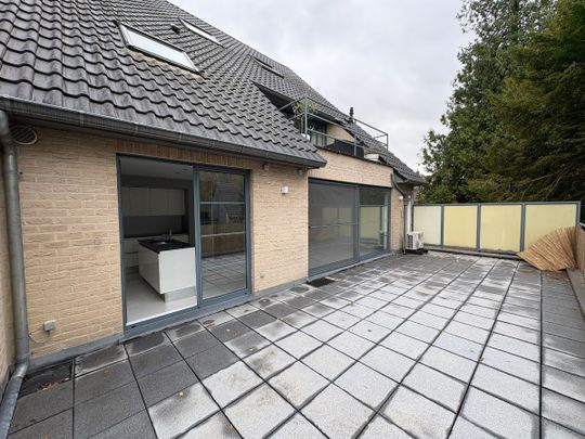 Ruim 1 slpk, groot terras en autotandplaats in Kortessem. - Foto 1