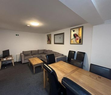 6 bedroom house to rent - Photo 1