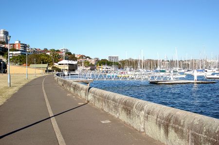 Three Double Bedrooms&comma; Double Lock up Garage&comma; Great Views - Darling Point - Photo 5