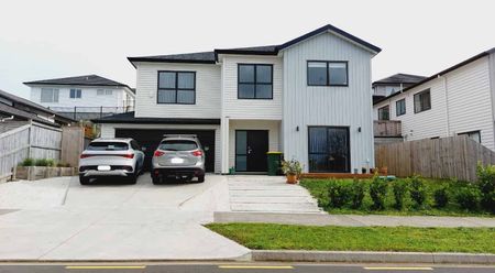 Spacious 5-Bedroom Home with Versatile Living & Stunning Rural Views - Photo 4
