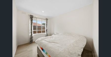 Stylish Modern Living in the Heart of Lalor - Photo 3