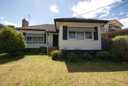 Family Living in Burwood - Photo 4