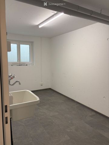 Moderne 2.5-Zi-Whg mit Balkon, Hobbyraum und PP - Photo 3