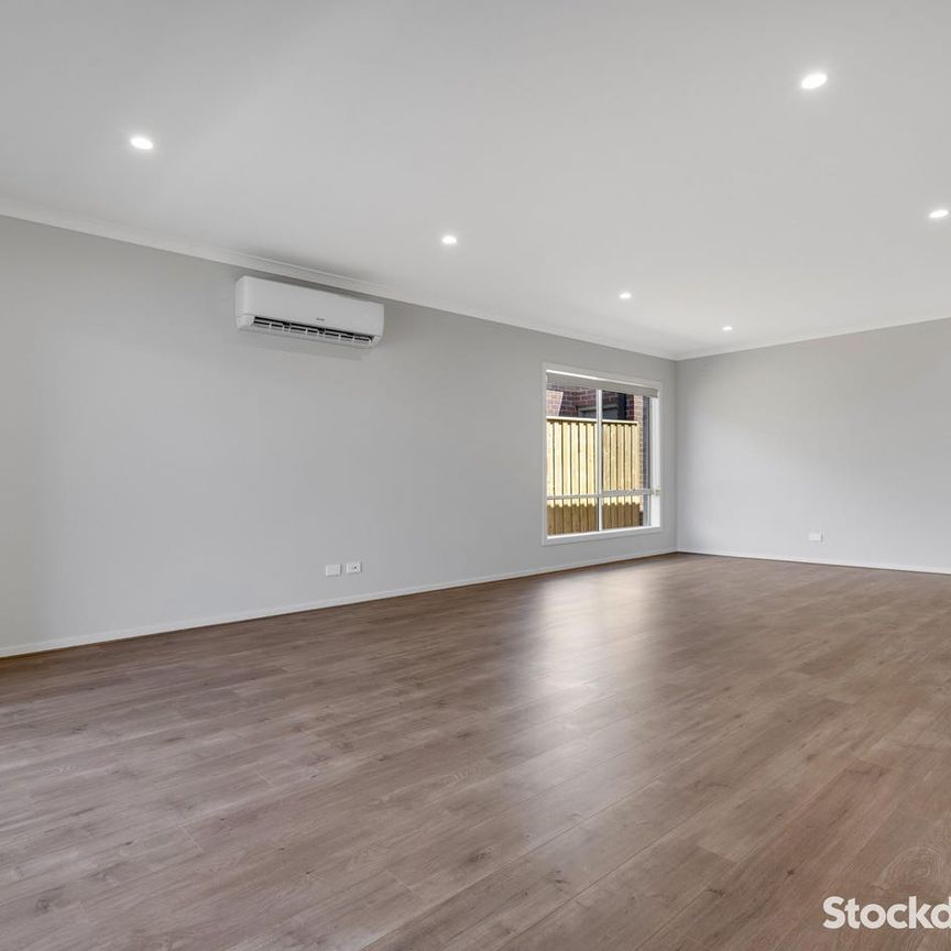 Luxurious Living Awaits in Redstone! - Photo 1