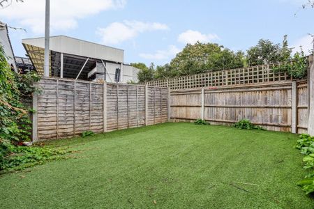 4 bedroom flat to rent - Photo 4