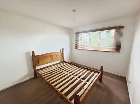 1 bedroom Flat To Let - Photo 2