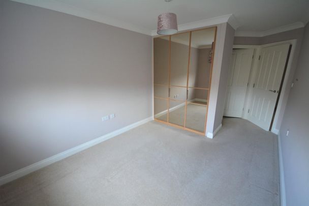 2 bedroom Flat To Let - Photo 1