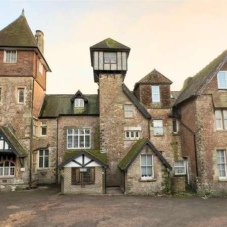 Sandrock Hall, Hastings, TN34 - Photo 1