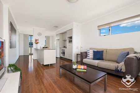 BEST VIEWS IN BRISBANE & NEWLY FINISHED - Photo 2