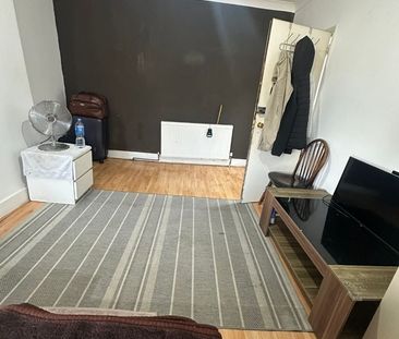Room in a Shared Flat, High Street, SE20 - Photo 4