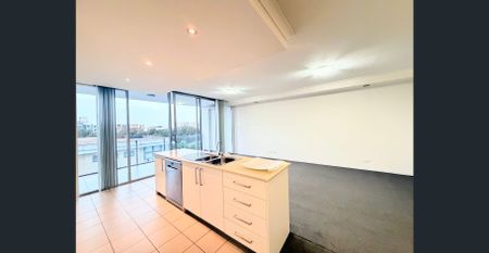 Oversized Apartment in a Prime Location - Pool & Gym Access - Photo 2