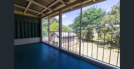 Spacious & Bright Family Home in the Heart of Holland Park - Photo 3