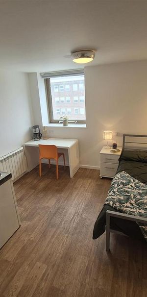 Studio to rent - Photo 1