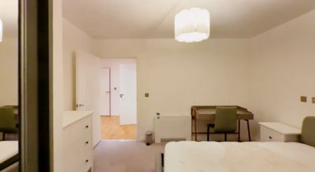 2 Bedroom 1 Bathroom Flat205 - Photo 5
