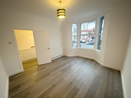 4 Bed Semi-Detached House, Valnay Street, SW17 - Photo 2