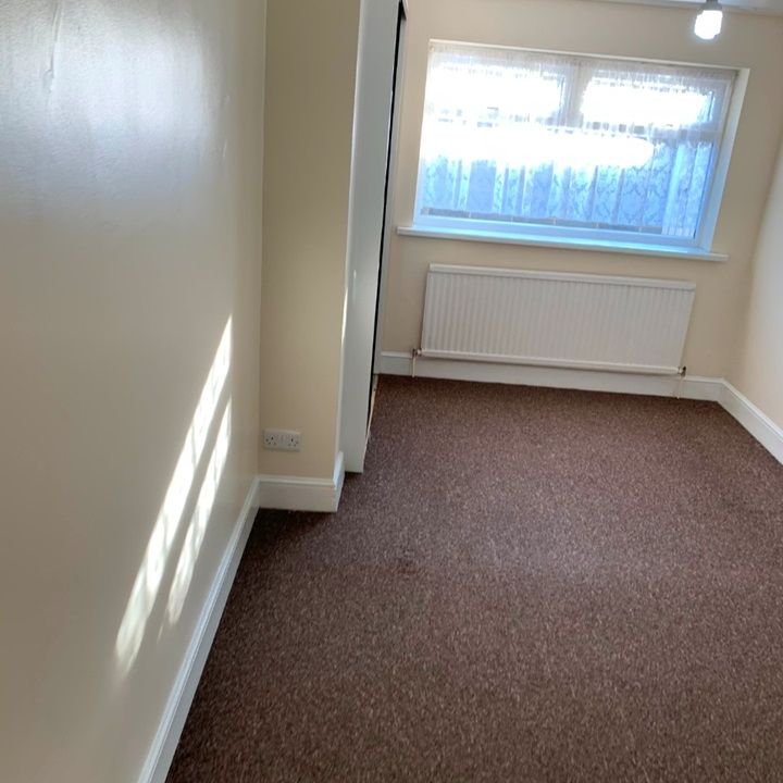 1 Bed Flat, Kings Road, E6 - Photo 1