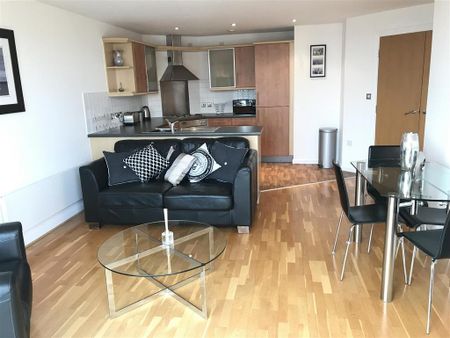 2 bedroom flat to rent - Photo 2