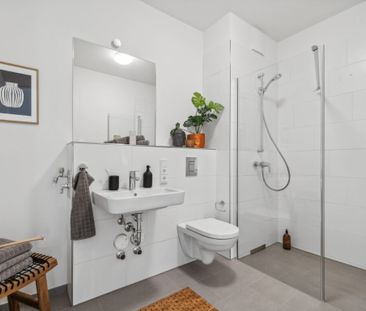 Moderne Neubauwohnung mit Mietergarten: stilvolle 3-Zimmer-Neubau m... - Photo 1