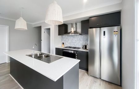 MODERN CO-LIVING PROPERTY - Photo 3