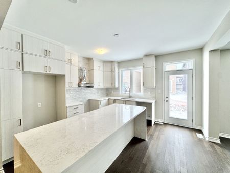 For Lease - 48 Gretzky Avenue, Barrie, Ontario - Photo 5