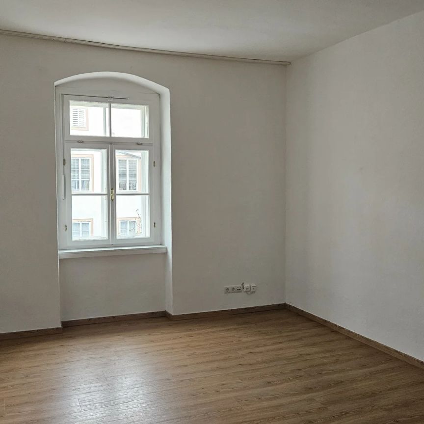 schöne 102 m² Altbauwohnung mit Einbauküche in gepflegtem Zustand zu vermieten - Foto 1