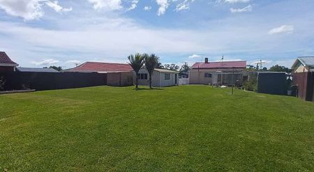 Quiet, Comfortable Renovated 3-Bedroom Home - Photo 5