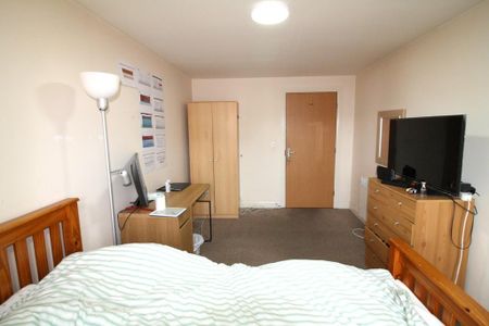 3 bedroom apartment to rent - Photo 5