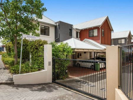 Resort-Style Living in the Heart of Ascot - Photo 2