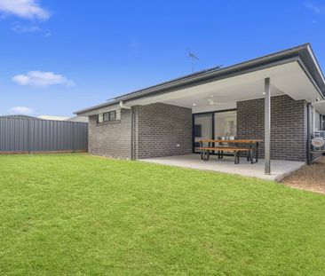 MODERN FAMILY HOME IN PERFECT LOCATION - Photo 2