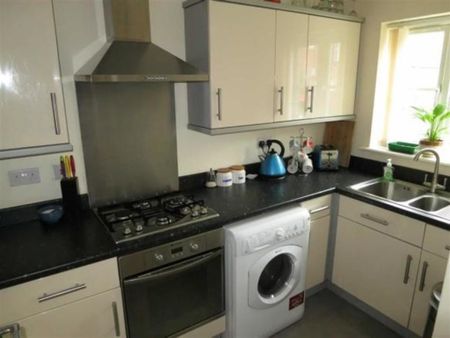 2 bedroom semi-detached house to rent - Photo 3