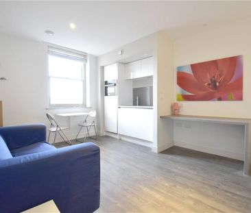 Well presented studio apartment within this architecturally designe... - Photo 1