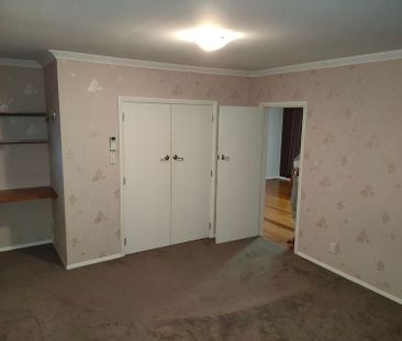 Spacious 3 bedrooms + on Gibbons st - Photo 4