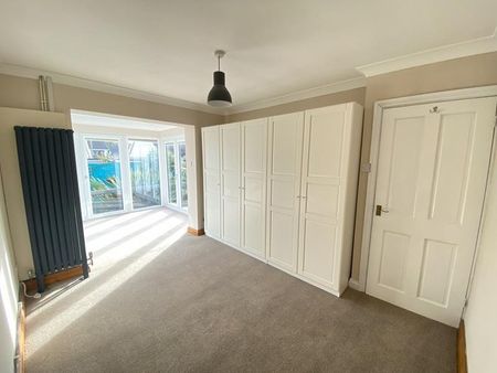 3 bedroom link detached house to rent - Photo 4