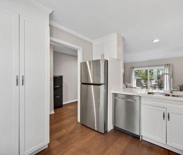 For Lease - 2410 Marine Drive, Oakville, Ontario - Photo 3